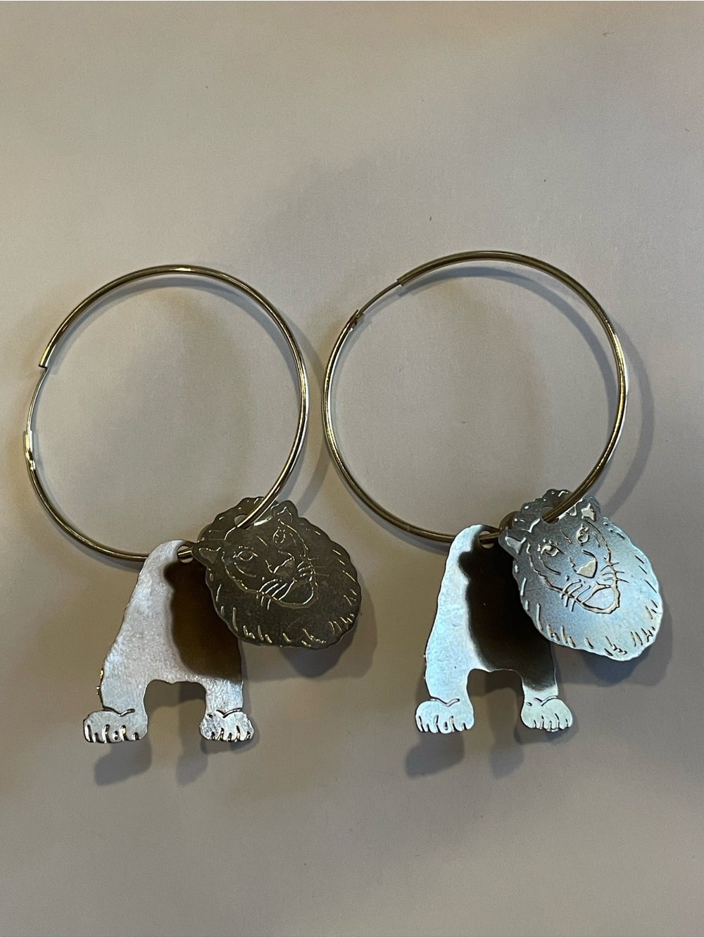 Vintage Lion Gold Tone Dangling Hoop Pierced Earrings #0263